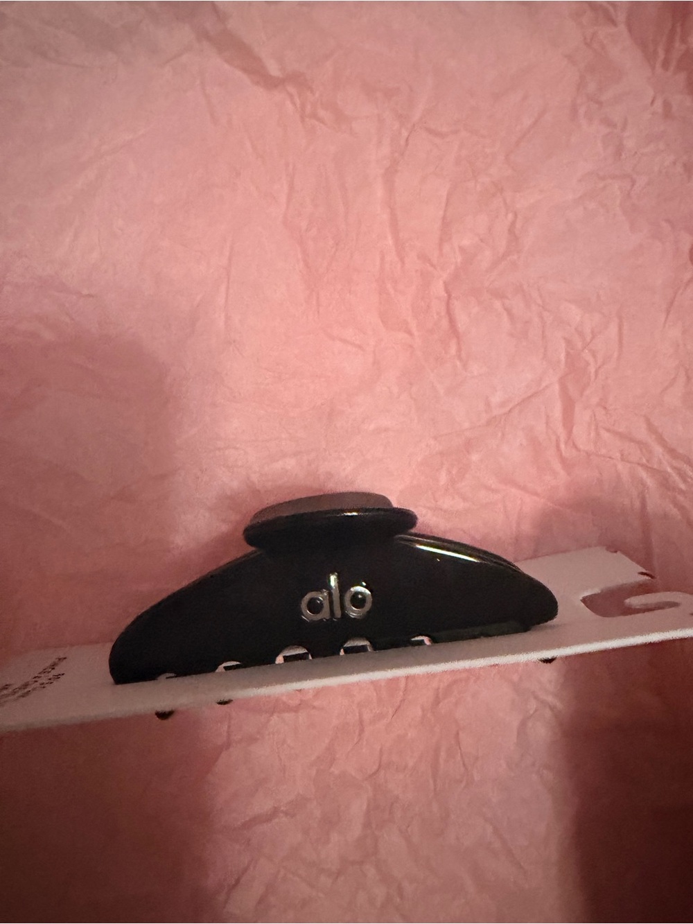 ALO Yoga Black Hair Clip with Gold Logo - Picture 5 of 6